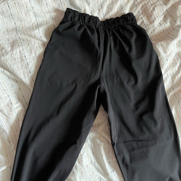 lululemon black on the fly pant 7/8 25” - Picture 6 of 6